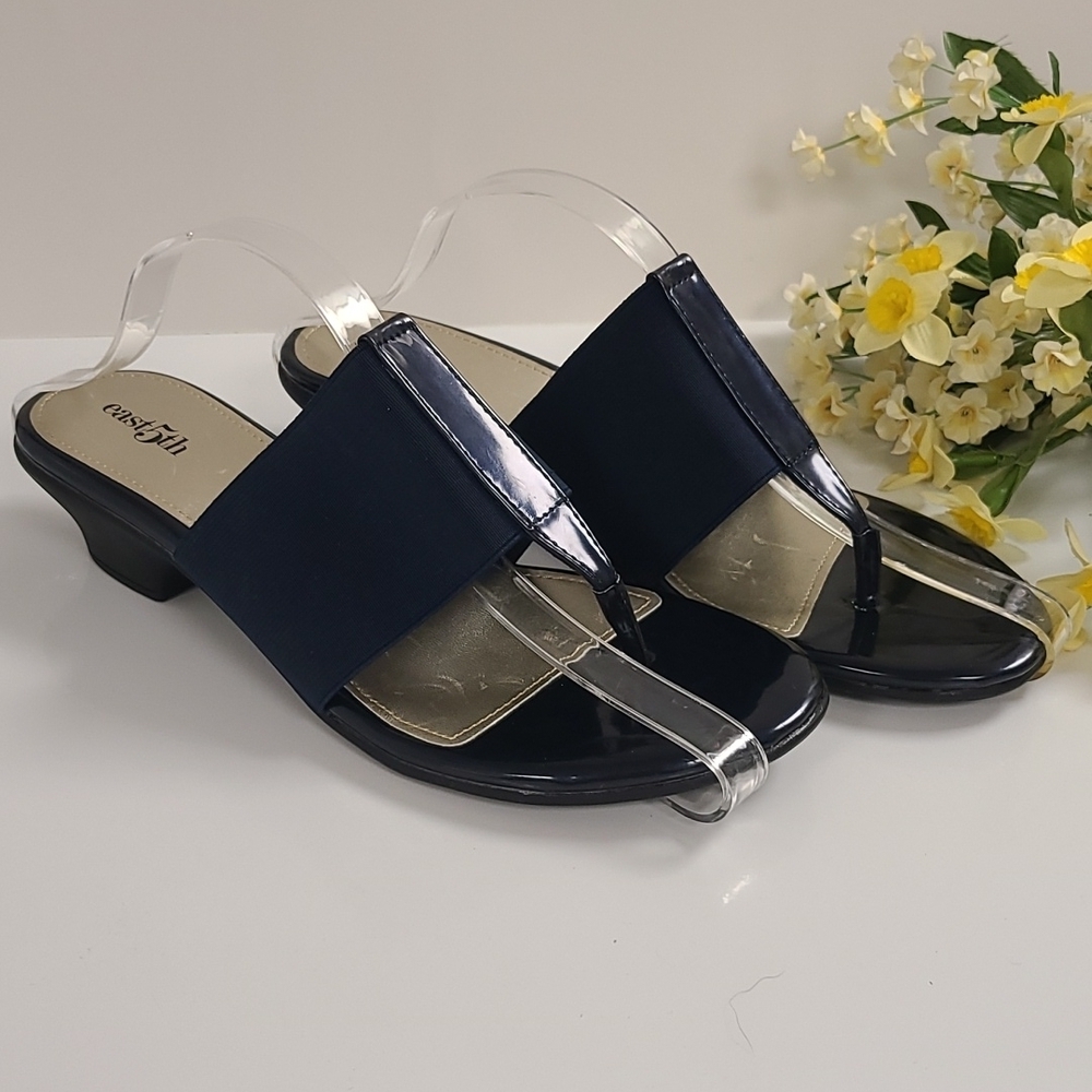 East 5th NWOT Navy Slip On Sandals / Shoes - Size 9.5 - Picture 3 of 7